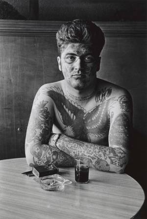 Diane Arbus. Jack Dracula at a bar, New London, Conn. 1961. © The Estate of Diane Arbus, LLC. All Rights Reserved.