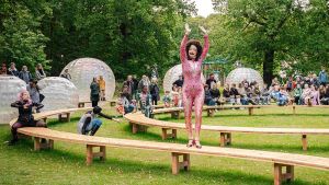 In her first solo outdoor exhibition, the artist plunges us into her imaginative universe of strange creatures, including her trademark salamander
