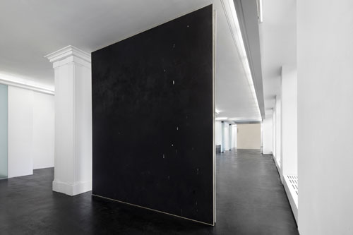 David Ostrowski. Emotional Paintings, installation view, Peres Projects, Berlin, 2 May – 21 June 2014. © David Ostrowski. Photograph: Hans-Georg Gaul. Courtesy of the Artist and Peres Projects, Berlin.
