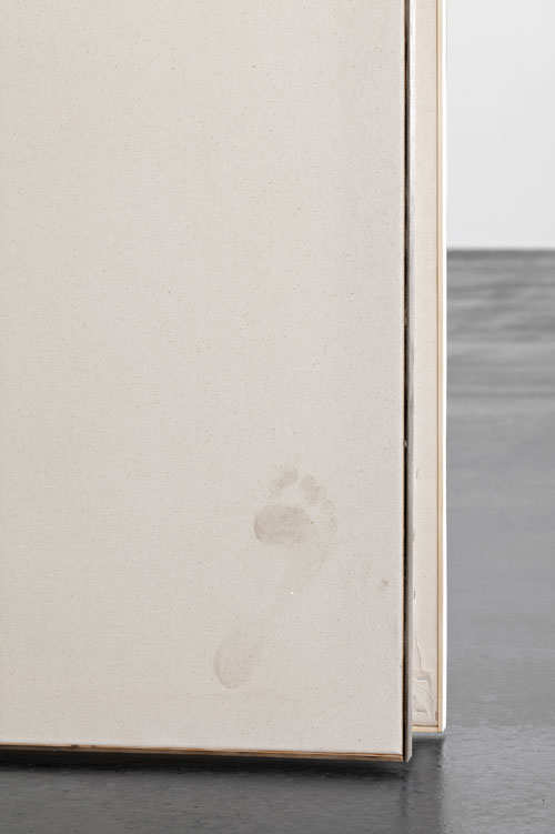 David Ostrowski. F (Musik ist Scheisse), 2014. Lacquer and dirt on canvas, wood, 400 x 350 cm (157.48 x 137.8 in) (detail). © David Ostrowski. Photograph: Hans-Georg Gaul. Courtesy of the Artist and Peres Projects, Berlin.