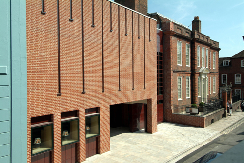 Front of Pallant House Gallery.  Photographer Anne-Katrin Purkiss (2006). 