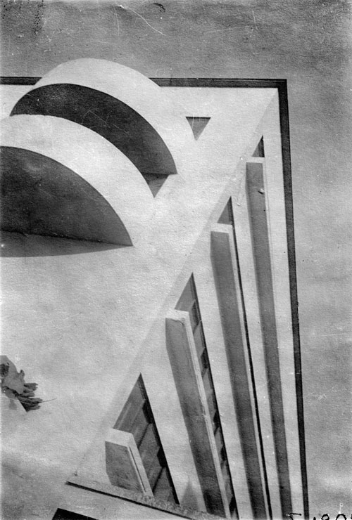 <p>Narkomfin Communal House: corner detail of residential block. M.A. Ilyin, 1931. 11.6 x 8 cm. Department of Photographs, Schusev State Museum of Architecture, Moscow.