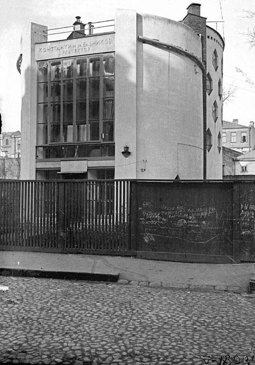 <p>Melnikov House: entrance façade. M.A. Ilyin, 1931. 11.7 x 9 cm. Department of Photographs, Schusev State Museum of Architecture, Moscow.