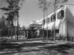 Alvar Aalto. Villa Mairea, Noormarkku, Finland 1938-39. View of north-east corner with main entrance canopy. Image courtesy of the Alvar Aalto Museum, Jyväskylä © Gustaf Welin