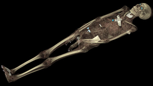 CT scan 3D visualisation of the mummified remains of Tayesmutengebtiu, also called Tamut, showing her skeleton and amulets. © Trustees of the British Museum.