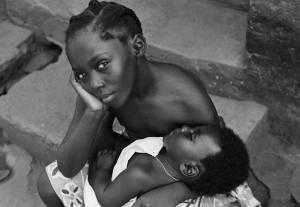 James Barnor. Sister holding Brother, Accra, 1979. Courtesy Galerie Clémentine de la Féronnière.