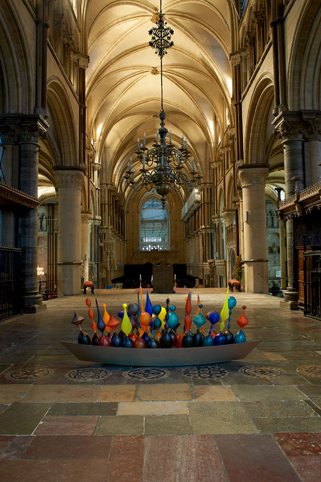 Baldwin & Guggisberg. Pilgrims’ Boat, 2018 (location: Trinity Chapel). Free-blown and cold-worked glass, steel and sand. © Christoph Lehmann.