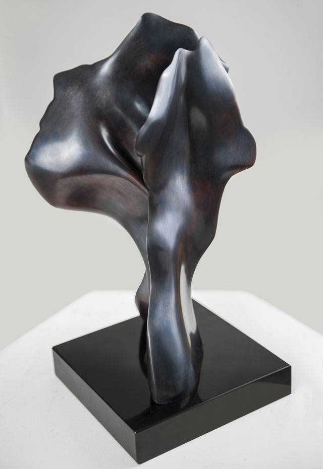 Helaine Blumenfeld. Crescendo, 2016. Bronze, 37.5 x 25 x 19 cm. Photograph: Henryk Hetflaisz.