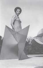 Lygia Clark. Revista Manchete, Rio de Janeiro. Courtesy Associação Cultural O mundo de Lygia Clark.