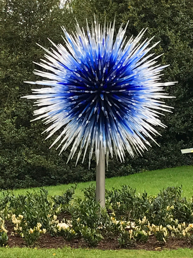 Dale Chihuly. Sapphire Star, blown glass, 2010. Royal Botanic Gardens, Kew, London 2019. Photo: Anna McNay.