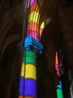 Stephen Dean, Crescendo, 15-metre-high glass ladder. Installation view at Saint-Denis Cathedral Basilica in Paris, September 2023 – January 2025. © Stephen Dean, courtesy the artist and Noirmont art production.