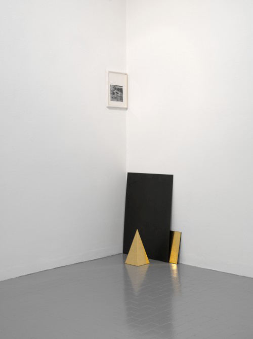 Haris Epaminonda. Untitled #20 t/f, 2014. Framed found image, 31.6 x 24.8 cm; iron plate, 75 x 54 cm; wooden plate with gold leaf and black pastellone, 27 x 20cm; wooden pyramid with gold leaf 30 x 15 x 15 cm. Courtesy the artist and Galleria Massimo Minini, Brescia. Photograph: Andrea Gilberti.