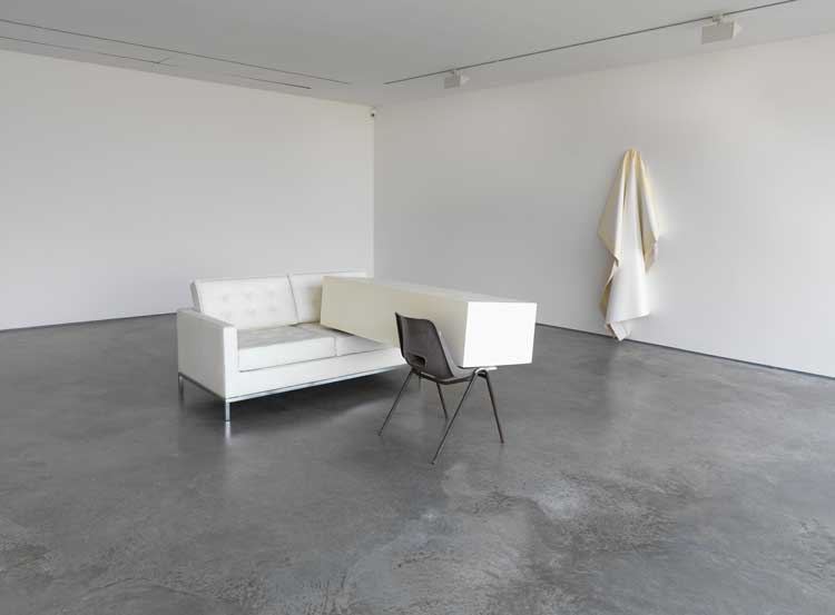 Angela de la Cruz, Transfer (Ivory). Courtesy of Galerie Thomas Schulte, Berlin.