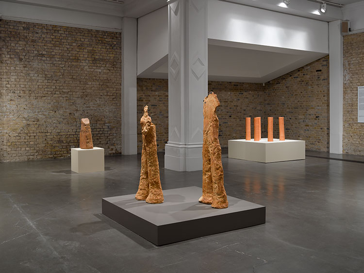 Simone Fattal: Finding a Way, installation view, Whitechapel Gallery, London, 21 September 2021 – 15 May 2022. Photo © Whitechapel Gallery.