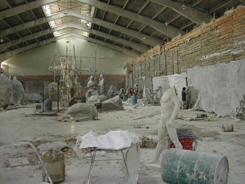 Sculptors working inside a workshop inside 798