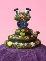 Alake Shilling, Mister Spitz, 2021. Glazed ceramic and enamel. 18 × 24 × 25 in. (45.7 × 61
× 63.5 cm). Collection of Shio Kusaka and Jonas Wood. Photo: Evan Bedford. Courtesy of the artist and Jeffrey Deitch, Los Angeles and New York.