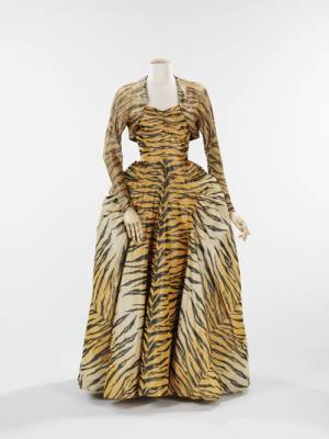 Gilbert Adrian (American, 1903–1959). <em>Evening Ensemble</em>, 1949. For Bianchini-Fèrier, French, founded 1888. Silk, metallic thread. The Brooklyn Museum Costume Collection at the Metropolitan Museum of Art.