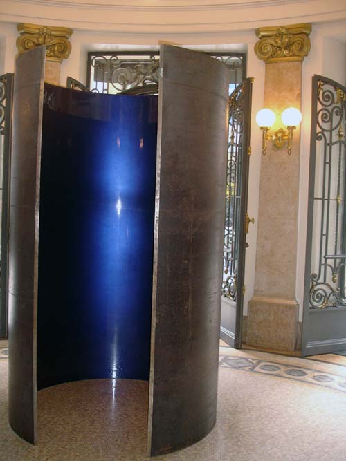 Anish Kapoor. <em>Pillar</em>, 2003, steel and lacquer, 250 x 150 x 150 cm. Installation view