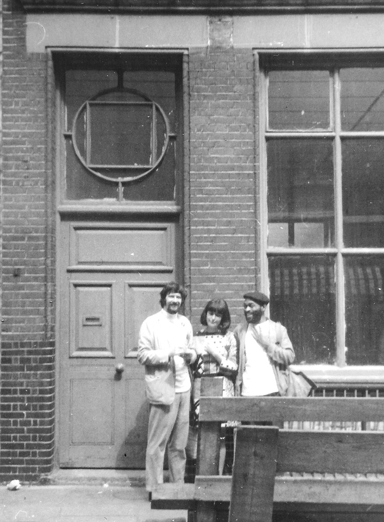 Photograph of Jim Haynes, Ted Jones and friend outside 182 Drury Lane in the Lab’s opening week, 1967. Courtesy Haynes archive, Napier University.
