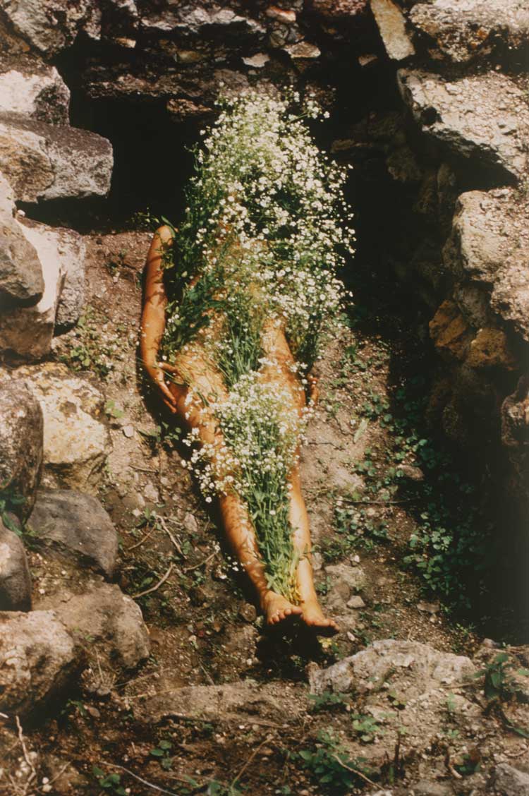 Ana Mendieta, Imágen de Yágul, 1973. © The Estate of Ana Mendieta Collection, LLC. Licensed by Artist Rights Society (ARS), New York / DACS, 2026 / Courtesy Marian Goodman Gallery and Alison Jacques, London