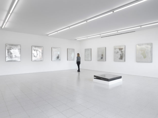 Kassay room. Jacob Kassay, from the exhibition Untitled, 2010.
Collezione Maramotti, Reggio Emilia, 2019. Photo: Dario Lasagni.