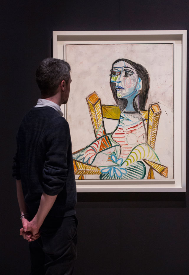 Pablo Picasso, Portrait de femme,1938. Installation view, Modern Couples: Art, Intimacy and the Avant-garde, Barbican Art Gallery, 10 October 2018 – 27 January 2019. © John Phillips / Getty Images.