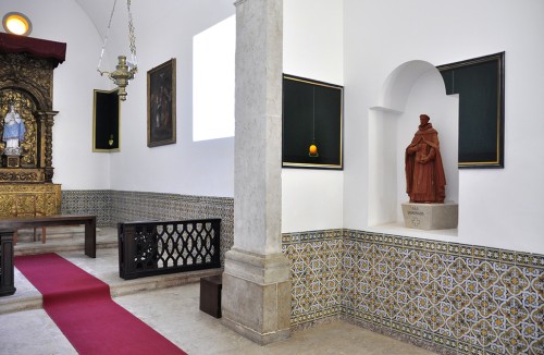 Rui Macedo. Memorabilia, 2014. Installation view: Church, Convento dos Capuchos, Caparica, Portugal. © Courtesy of the artist and Amarelonegro Gallery, Rio de Janeiro.