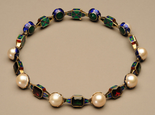 Marie Zimmermann. Necklace. Gold, enamel, pearls, green tourmalines and red garnets, 17 in (43.2 cm). The Metropolitan Museum of Art, New York, Purchase, Barrie A. and Deedee Wigmore Foundation Gift, 2011 (2011.18). Photograph: David Cole © American Decorative Art 1900 Foundation. Used by permission.
