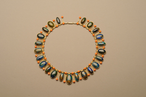 Marie Zimmermann. Necklace. Gold, shattuckite and coral, 17 in (43.2 cm). The Metropolitan Museum of Art, New York, Gift of Jacqueline Loewe Fowler, 2011 (2011.10.1). Photo: David Cole © American Decorative Art 1900 Foundation. Used by permission.