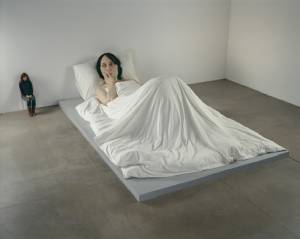 Ron Mueck. <em>In Bed</em>, 2005. Mixed media. 162 x 650 x 395cm © Ron Mueck, courtesy Anthony d
