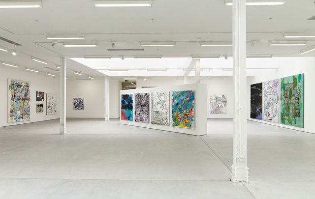 Installation view, Laura Owens, Sadie Coles HQ, London, October 5 – December 16, 2016. Courtesy the artist / Gavin Brown’s enterprise, New York / Rome; Sadie Coles HQ, London; and Galerie Gisela Capitain, Cologne.