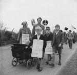 Henry Grant. Anti-nuclear protesters marching to Aldermaston, Berkshire, May 1958. © Henry Grant Collection/London Museum.