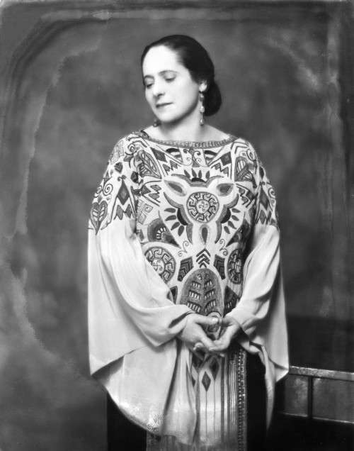 Rubinstein wearing a 1923 Paul Poiret dress, photographed by Nickolas Muray, c. 1924. Courtesy of George Eastman House, International Museum of Photography and Film.  © Nickolas Muray Photo Archives