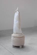 Erwin Wurm, Peace Restrained, 2018. Ceramic, glaze (ceramic), acrystal (pedestal), 80 x 30 x 25 cm. Courtesy Galerie Thaddaeus Ropac, London, Paris, Salzburg. © Erwin Wurm/DACS, 2019.