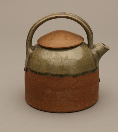Byron Temple. Teapot, 1967. Glazed clay; wheel thrown, hand built. Photograph: Ed Watkins.